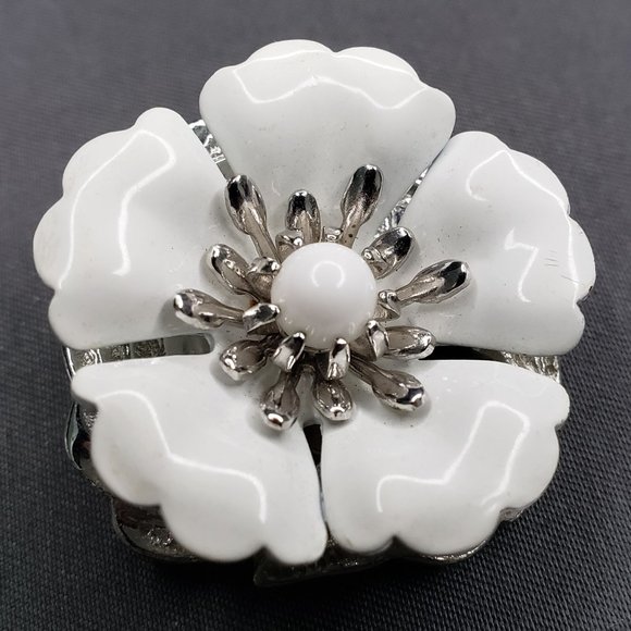 Sarah Coventry White Enamel Floral Flower Clip On Earring Pat Pend Vtg 1964 - Picture 10 of 10